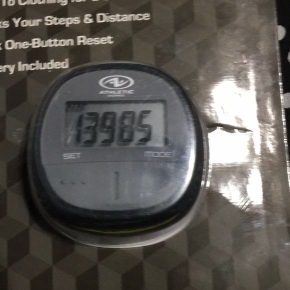 Athletic Works Step & Distance Pedometer - Picture 3 of 4
